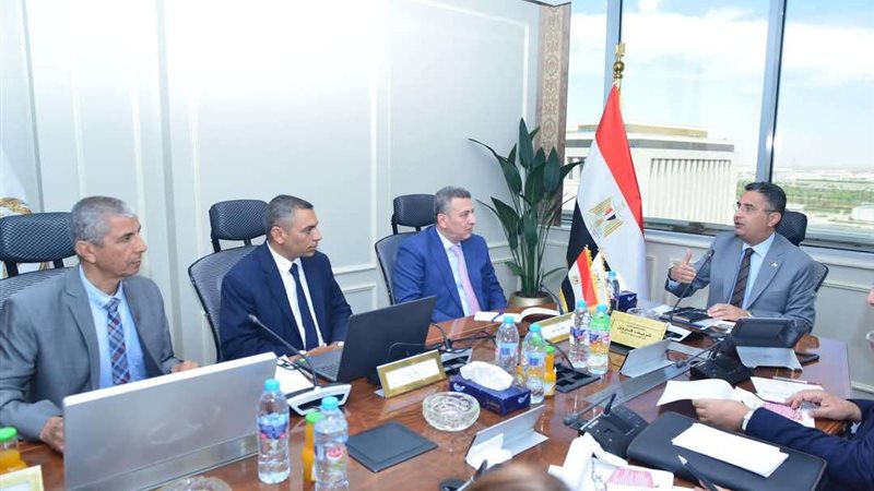 اجتماع وزير التموين
