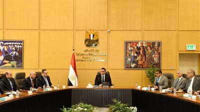 وزير الإسكان يتابع سير العمل في مشروع حدائق تلال الفسطاط