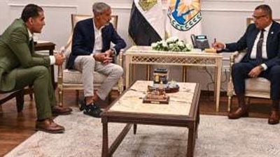 محافظ جنوب سيناء يبحث مشروعات بيئية لتحسين جودة الحياة بمدينة شرم الشيخ