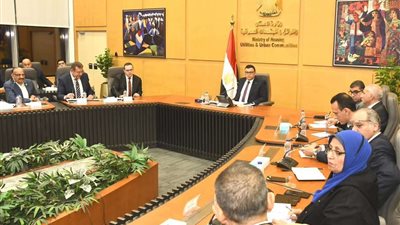 وزير الإسكان يبحث مع غرفة صناعة التطوير العقاري سبل دعم القطاع وتعزيز التعاون المشترك