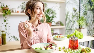 مزاجك في طبقك.. كيف يُمكن للطعام أن يُسعد يومك أو يعكّره؟