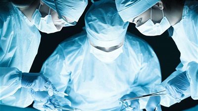 قبل الجراحة… تحذيرات طبية صارمة بشأن الطعام والشراب لضمان سلامتك تحت التخدير