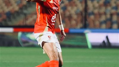 الأهلي يعبر 