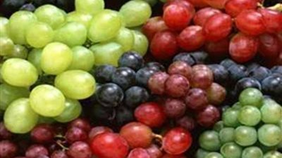 نائب رئيس شعبة الفاكهة يكشف سبب ارتفاع أسعار العنب