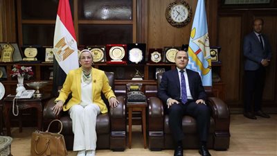 محافظ كفر الشيخ يستقبل وزيرة البيئة قبل انطلاق مؤتمر 