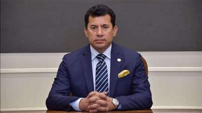 أشرف صبحي يتواصل مع حسام البدري وكهربا للاطمئنان على سلامة البعثة المصرية في ليبيا