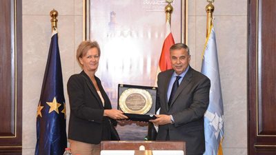 محافظ الإسكندرية يبحث مع سفيرة الاتحاد الأوروبي دعم مشروعات النقل والمياه ضمن خطة التنمية