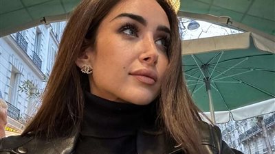هنا الزاهد تشعل الجدل من باريس بإطلالة أنيقة ومشاعر غامضة