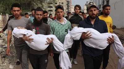 استشهاد نحو 100 فلسطيني في قطاع غزة بينهم 3 صحفيين وطبيبة