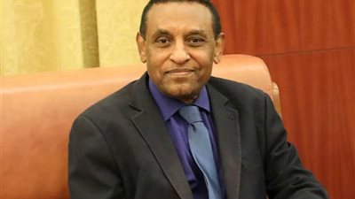 بعد توليه منصب رئيس الوزراء في السودان.. من هو كامل إدريس؟