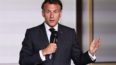 ماكرون يشكو من حركة الإخوان المسلمين بفرنسا ويدعو لمناهضتها