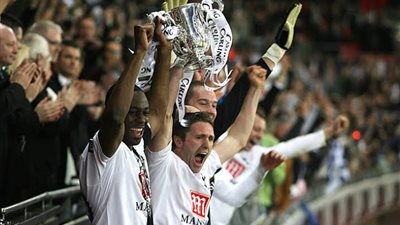 بعد حصد لقب الدوري الأوروبي 2025.. إليك سجل بطولات توتنهام القارية والمحلية