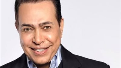 حكيم يوجه رسالة حب من الأهرامات: «المتحف المصري الكبير في انتظاركم»