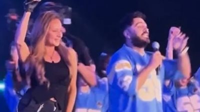 نيللي كريم تفاجئ جمهور تامر حسني في حفل التجمع الخامس