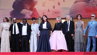  لجان التحكيم تتألق على السجادة الحمراء قبل لحظات من إعلان جوائز مهرجان كان