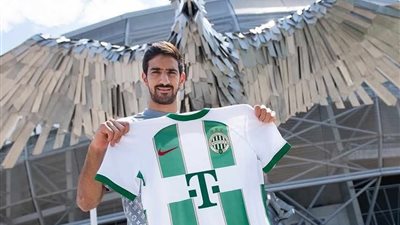 بن رمضان يصل إلى مطار القاهرة استعدادًا للانضمام للأهلي 