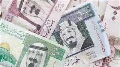 تراجع أسعار الريال في البنوك تزامنًا مع سفر الحجاج للأراضي السعودية