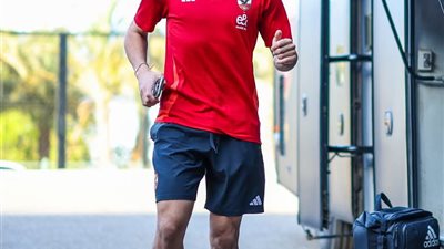 إمام عاشور أساسيًا.. تشكيل الأهلي أمام فاركو 