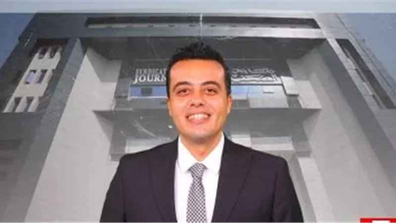 الكاتب الصحفي محمد