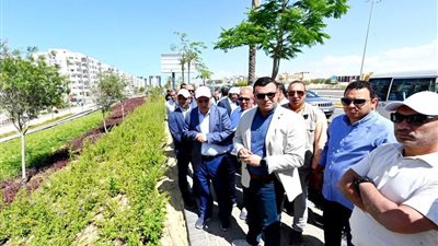 وزير الإسكان يتفقد عددا من المشروعات بمدينة العلمين الجديدة