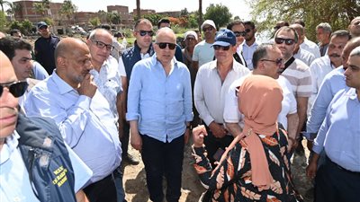 لتقديم خدمة متميزة للفلاحين.. وزير الري يوجه بتطهير ترعتي المعنى والسنط بأسيوط