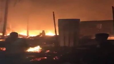 حريق هائل يلتهم سوق السيراميك بالمرج.. 6 سيارات إطفاء للسيطرة على النيران