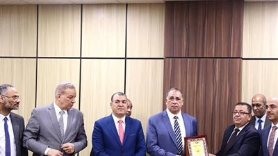 بروتوكول تعاون مشترك.. نقيب المحامين يزور حقوق أسيوط