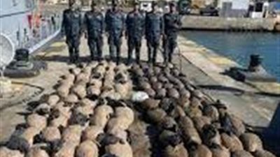 القوات البحرية تحبط عملية تهريب ضحمة لمخدرات في البحر الأحمر