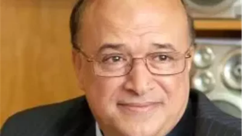 السفير محمود كارم