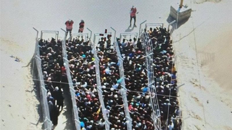 الاحتلال يحتجز فلسطينيين