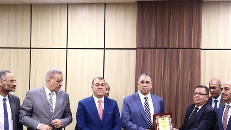 النقيب علام ومجلس