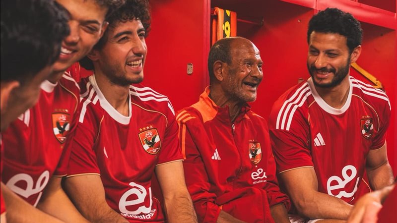لاعبو الأهلي بقميص