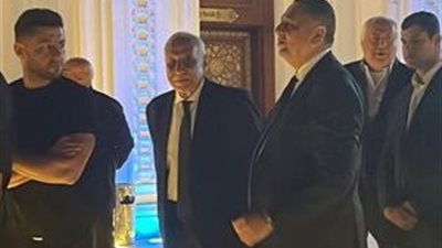 بالرغم من مرضه.. رئيس الزمالك يحضر عزاء والدة عمرو الجنايني