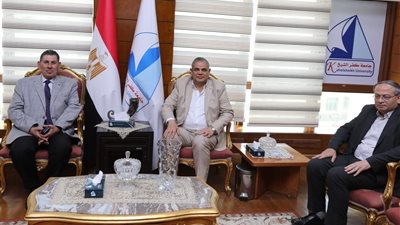 رئيس جامعة كفر الشيخ يستقبل رئيس لجنة قطاع الدراسات الصيدلية