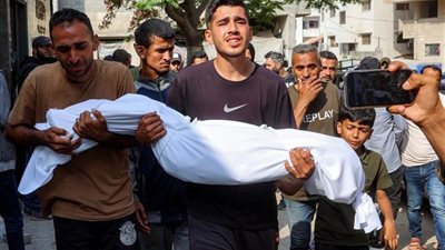 الدفاع المدني: استشهاد 10 فلسطينيين في غارات إسرائيلية بغزة