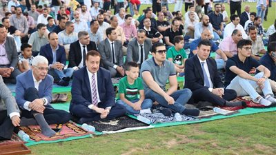 محافظ المنوفية يؤدى شعائر صلاة عيد الأضحى وسط أبناء وأهالي المحافظة.. صور 