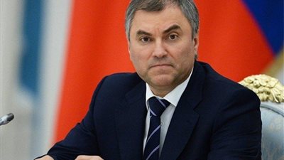 اتهام مُباشر.. رئيس الدوما يُحمل زيلينسكي مسؤولية هجمات المدنيين الروس