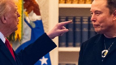 صدام ترامب وماسك يتسبب بأكبر خسارة في تاريخ تسلا بقيمة 380 مليار دولار