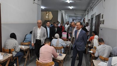 رئيس جامعة عين شمس: حريصون على توفير بيئة امتحانية ملائمة وهادئة للطلاب| صور 