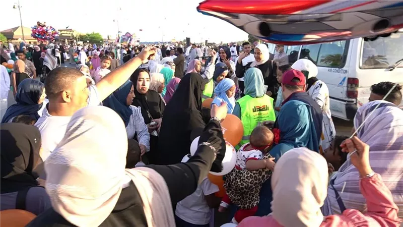 أحزاب مصرية توزّع