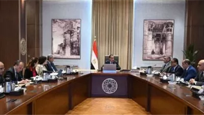 مدبولي يشرف على التشغيل التجريبي لمنظومة زيارة أهرامات الجيزة