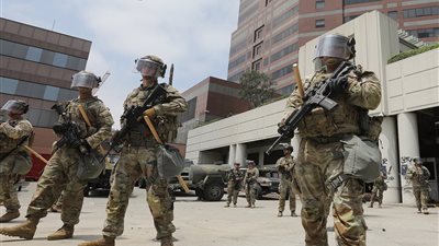 شرطة لوس أنجلوس تفرض حظر تجول بسبب احتجاجات المهاجرين.. وتظاهرات مماثلة تجتاح نيويورك