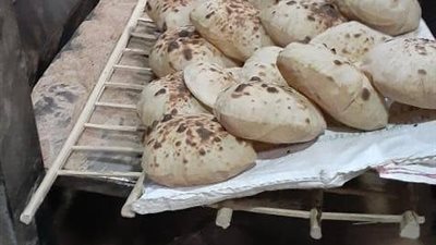 ضبط 18 شيكارة دقيق بلدي مدعم قبل بيعها بالسوق السوداء في أسيوط