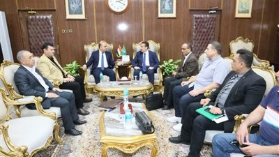 محافظ المنوفية يلتقى وفد البيئة لتعزيز أوجه التعاون بمجال المخلفات الصلبة