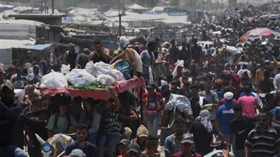 استشهاد 65 فلسطينيًا في مذبحة إسرائيلية بمركز إغاثة في غزة