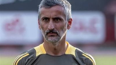 ريبيرو يستعد بشراسة لمواجهة ميسي ويتوعد له بغلق كل المسافات