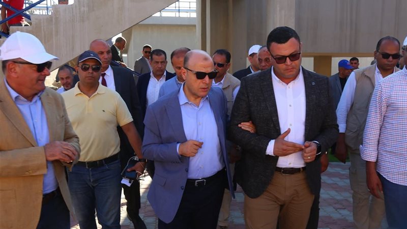 وزير الإسكان ومحافظ