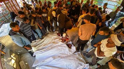 إسرائيل تقتل 12 فلسطينيا في غزة وتواصل حصارها الشامل للضفة الغربية