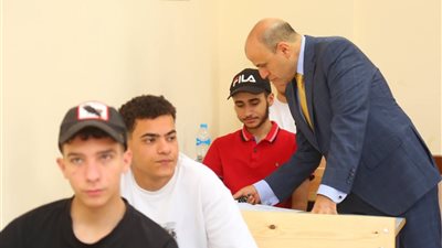 امتحانات الثانوية العامة.. محافظ كفر الشيخ يتفقد لجنة شهيد السلام الثانوية للبنين