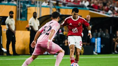 تركي آل شيخ يثير الجدل بصورة لـ زيزو: «ليست كل الكلاب تبقى وفية»